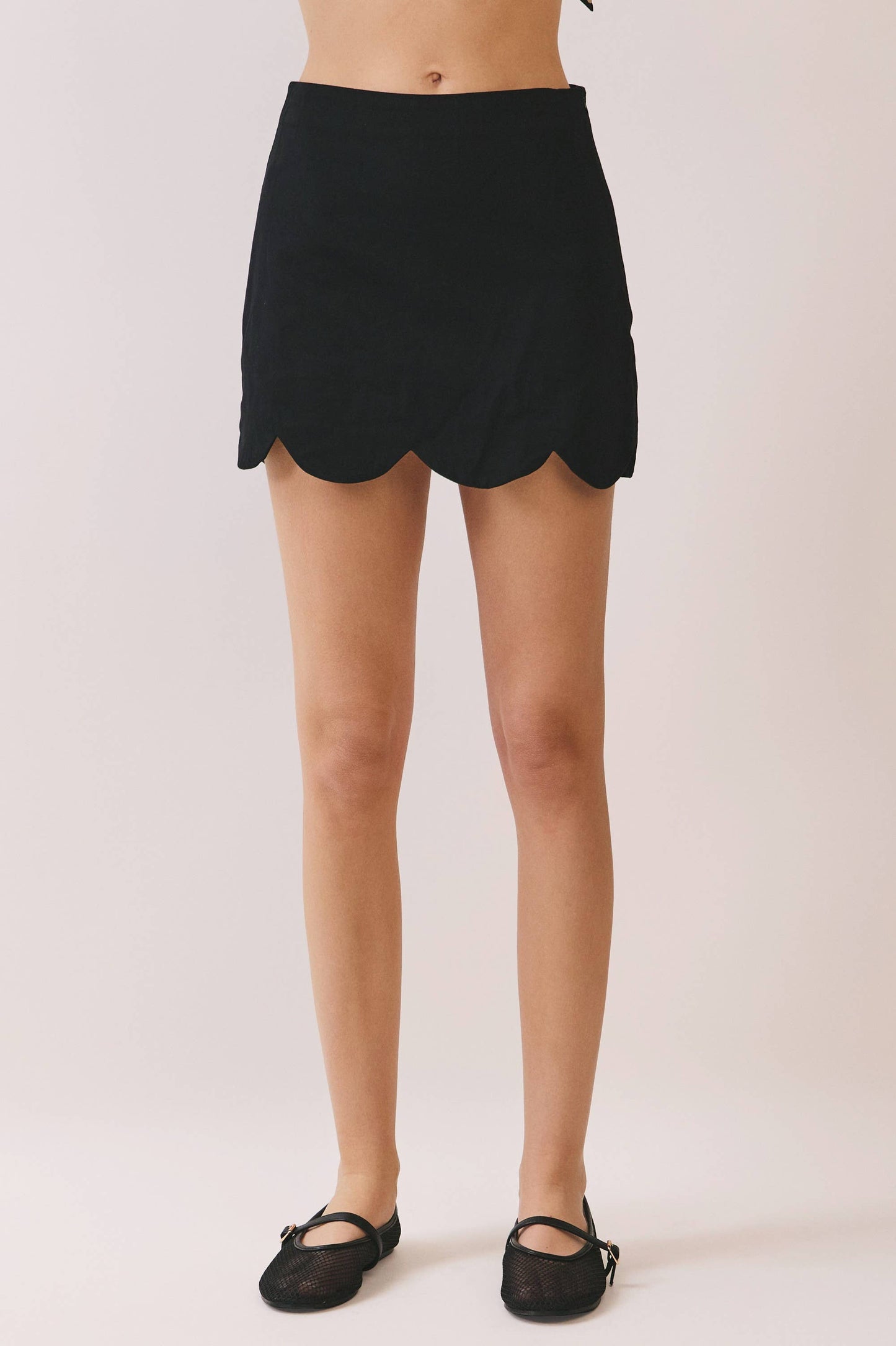 Scalloped Hem Side Zipper Mini Skirt