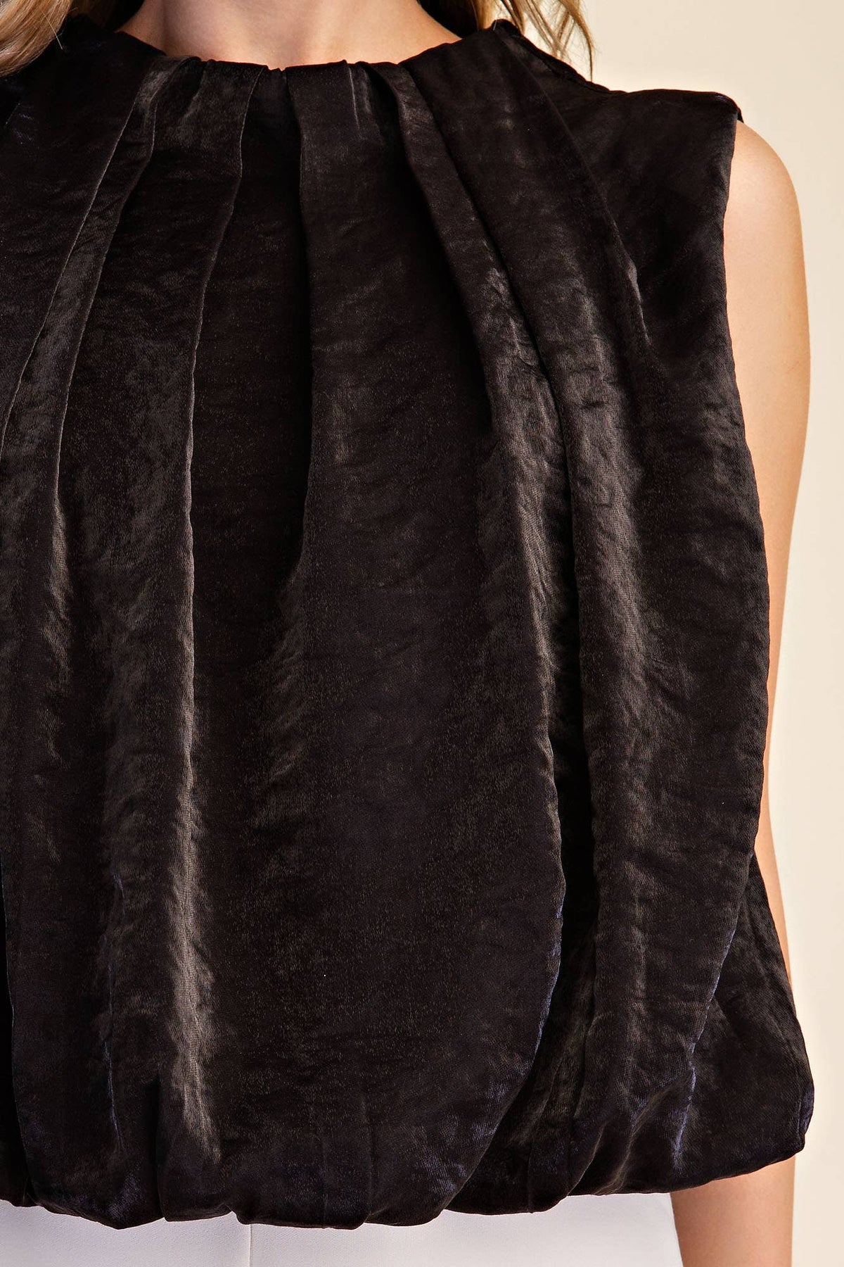 Sleeveless Pleated Balloon Top With Pockets