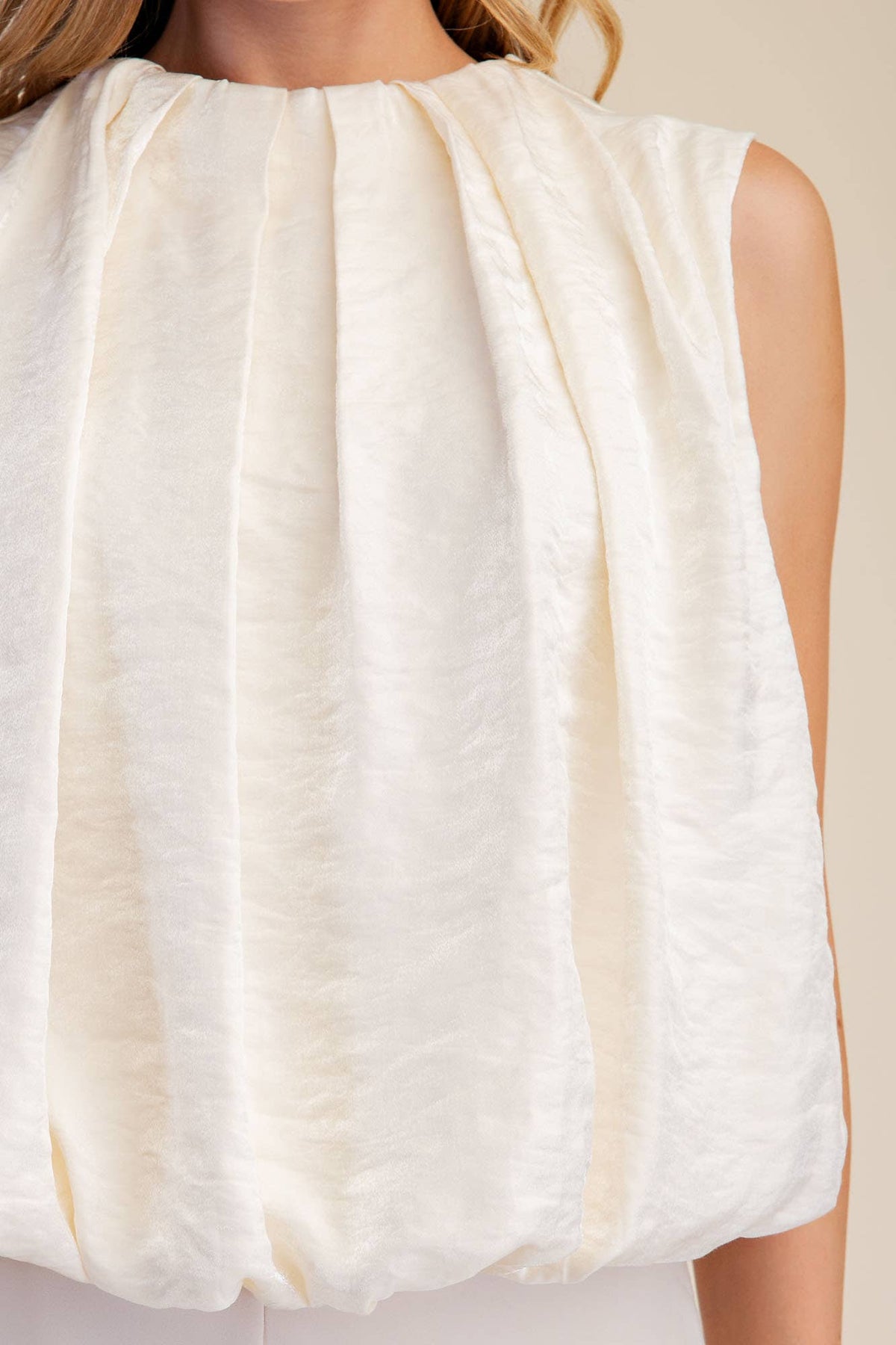 Sleeveless Pleated Balloon Top With Pockets
