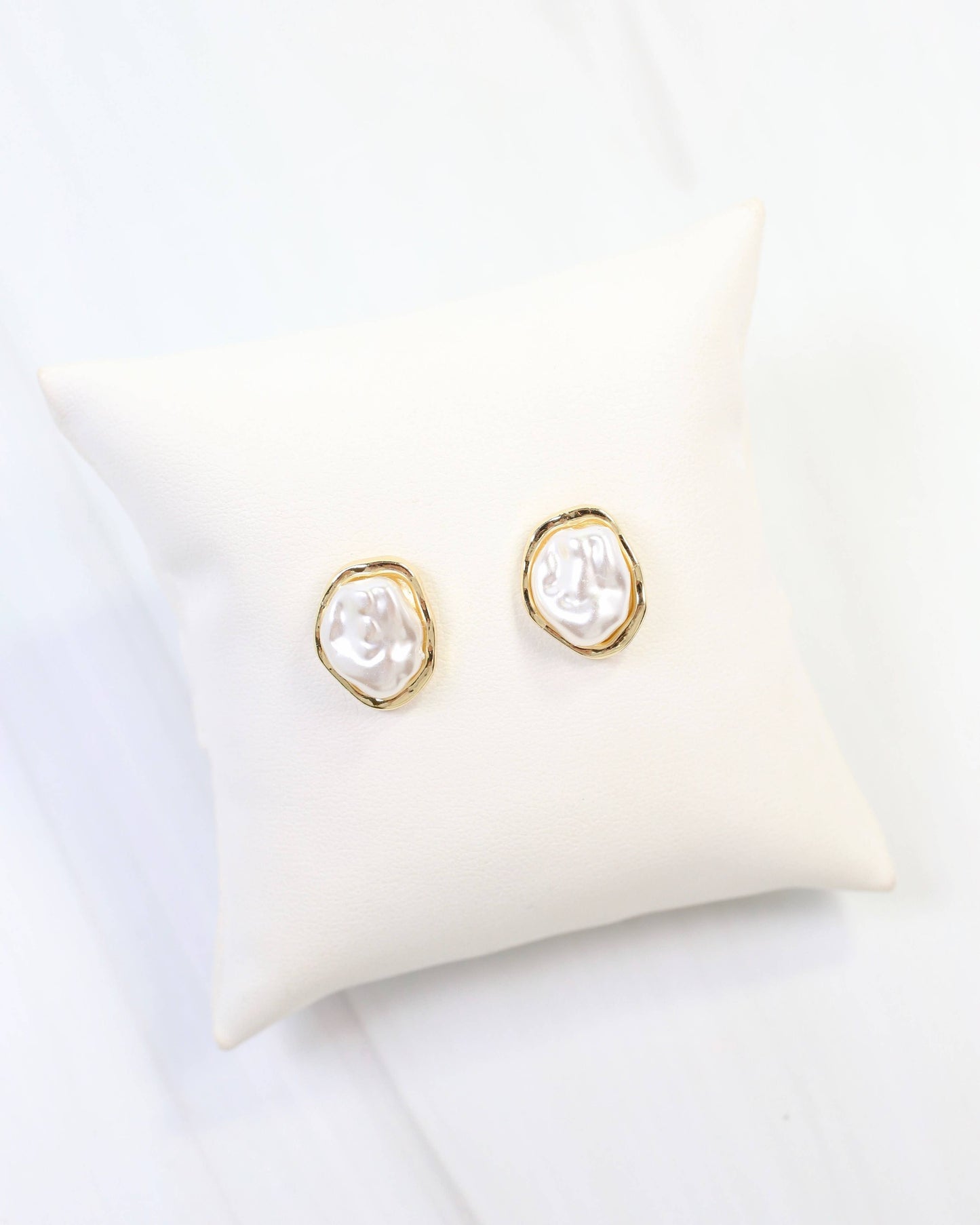 East Aurora Pearl Stud Earring Cream