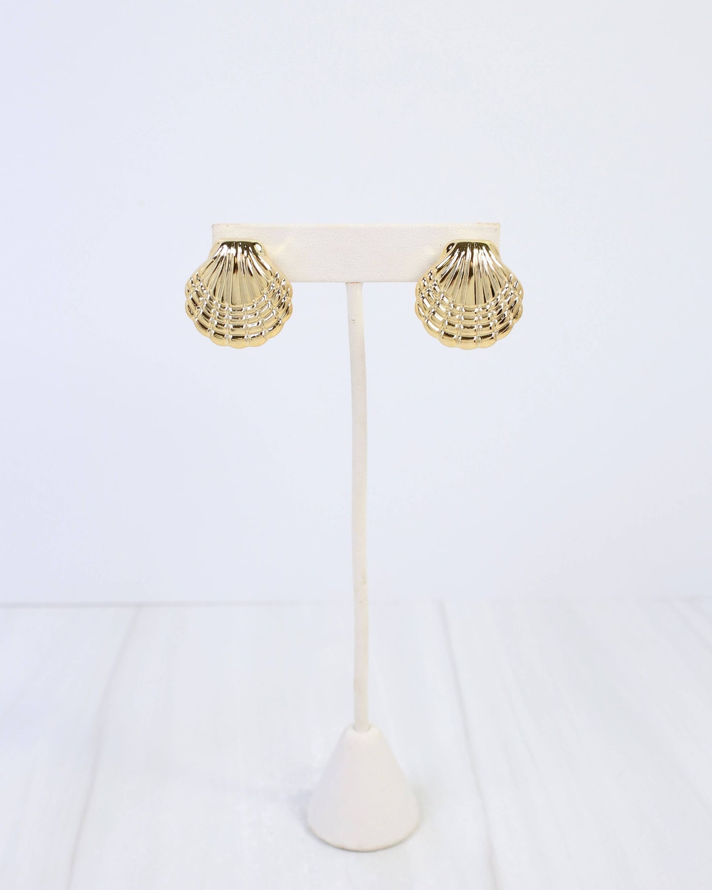 Isla Shell Post Earring Gold