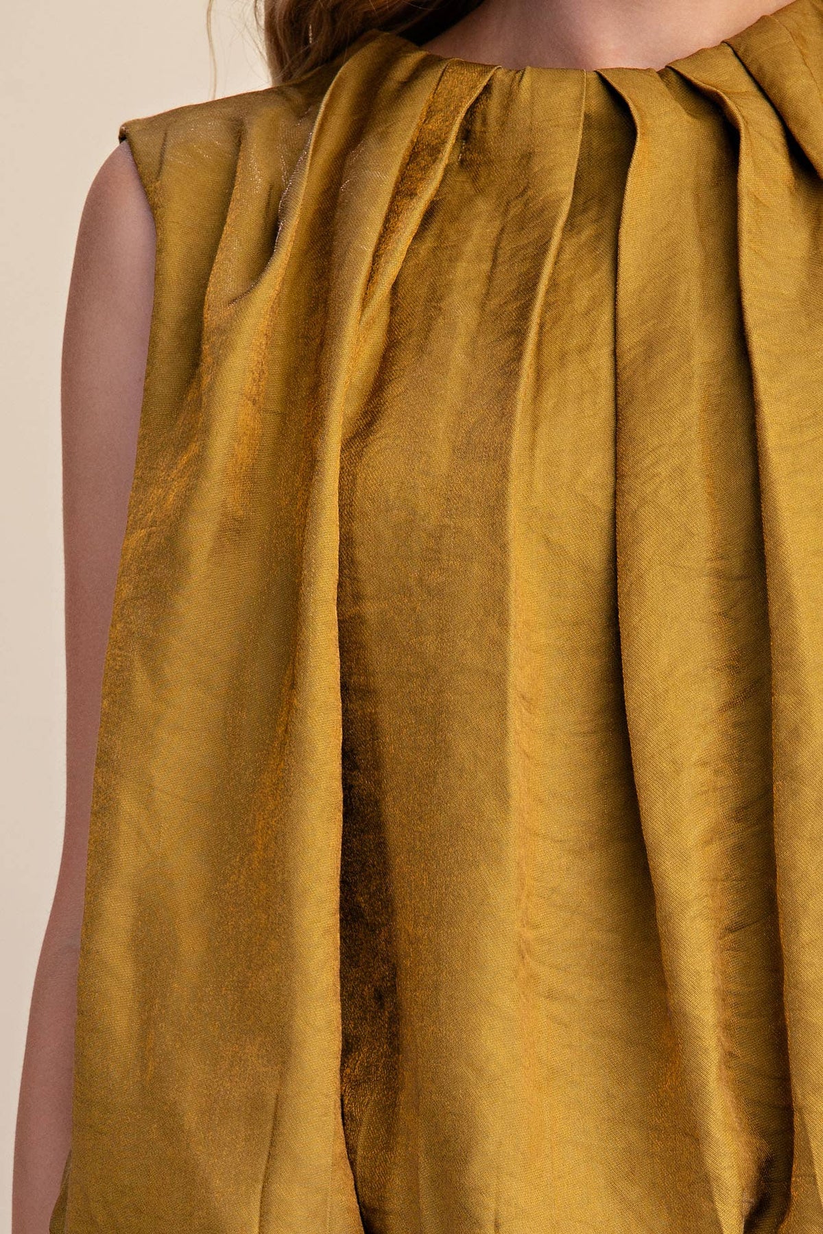 Sleeveless Pleated Balloon Top With Pockets
