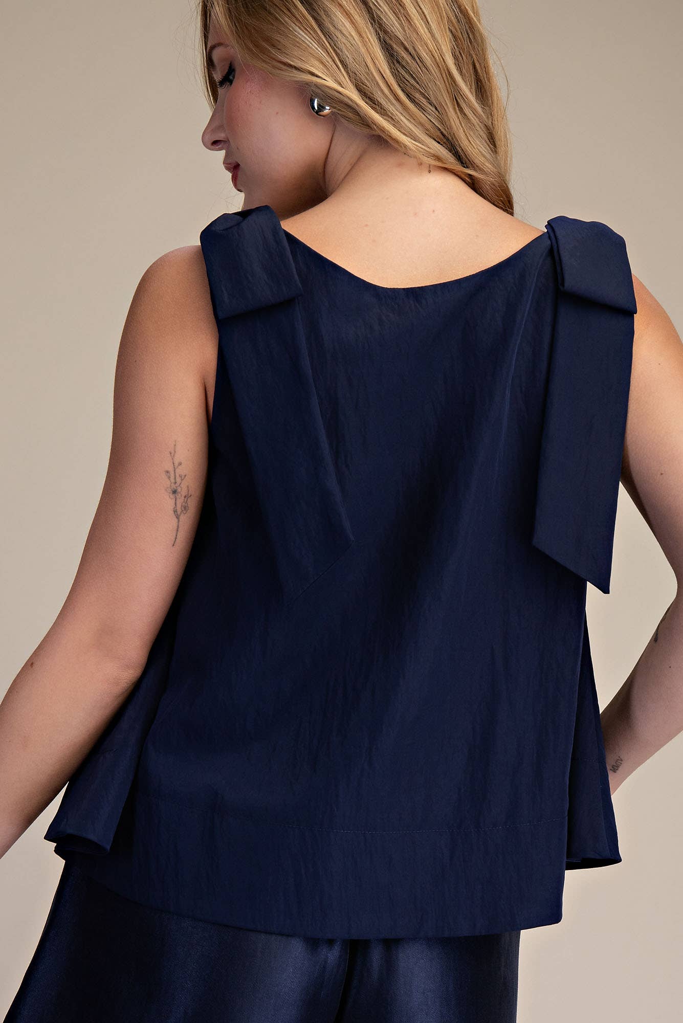 Scoop Neck Bow Shoulder Top