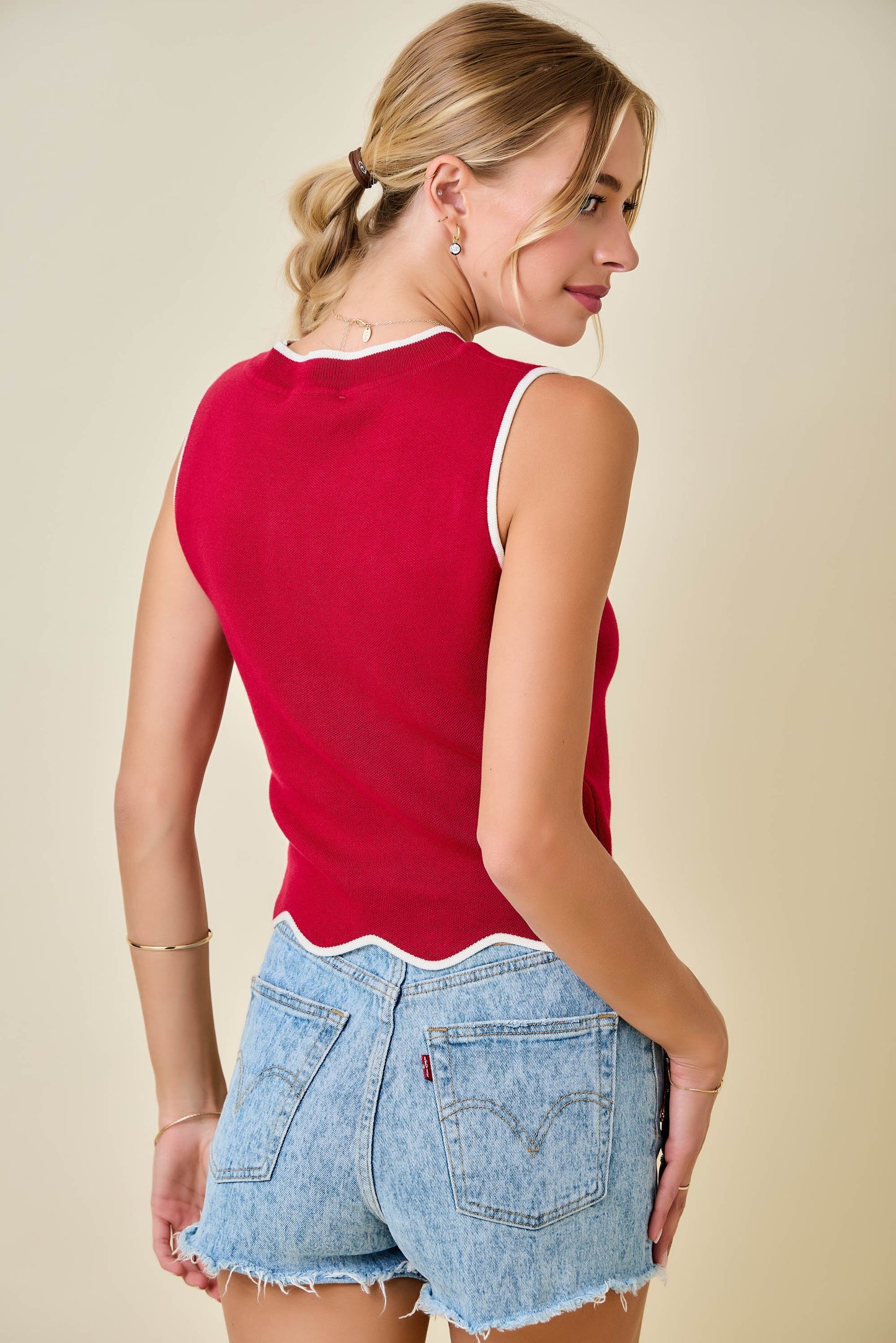 Sleeveless Knit Top W/ Contrast Scalloped Hem Edge