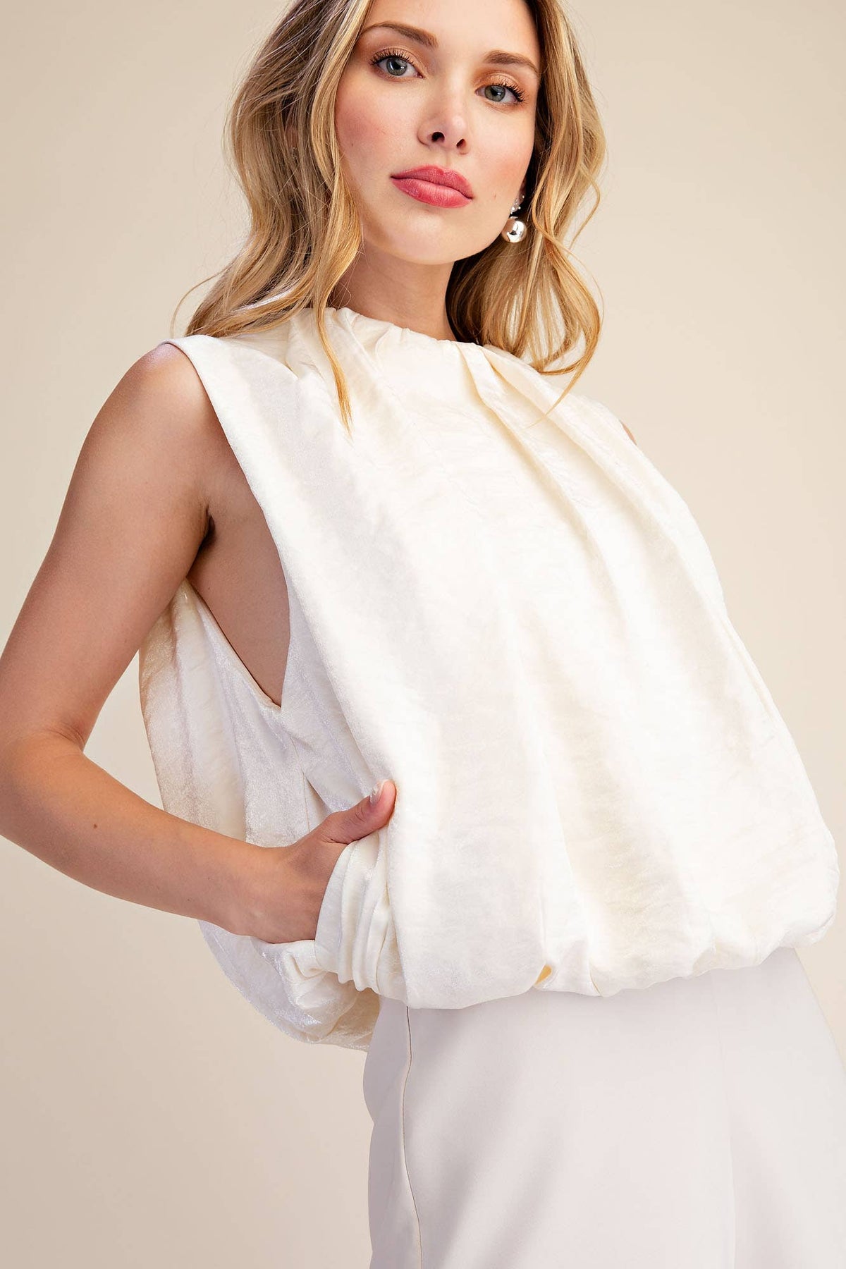 Sleeveless Pleated Balloon Top With Pockets