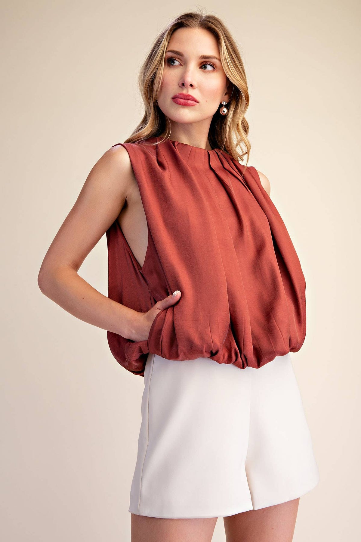 Sleeveless Pleated Balloon Top With Pockets