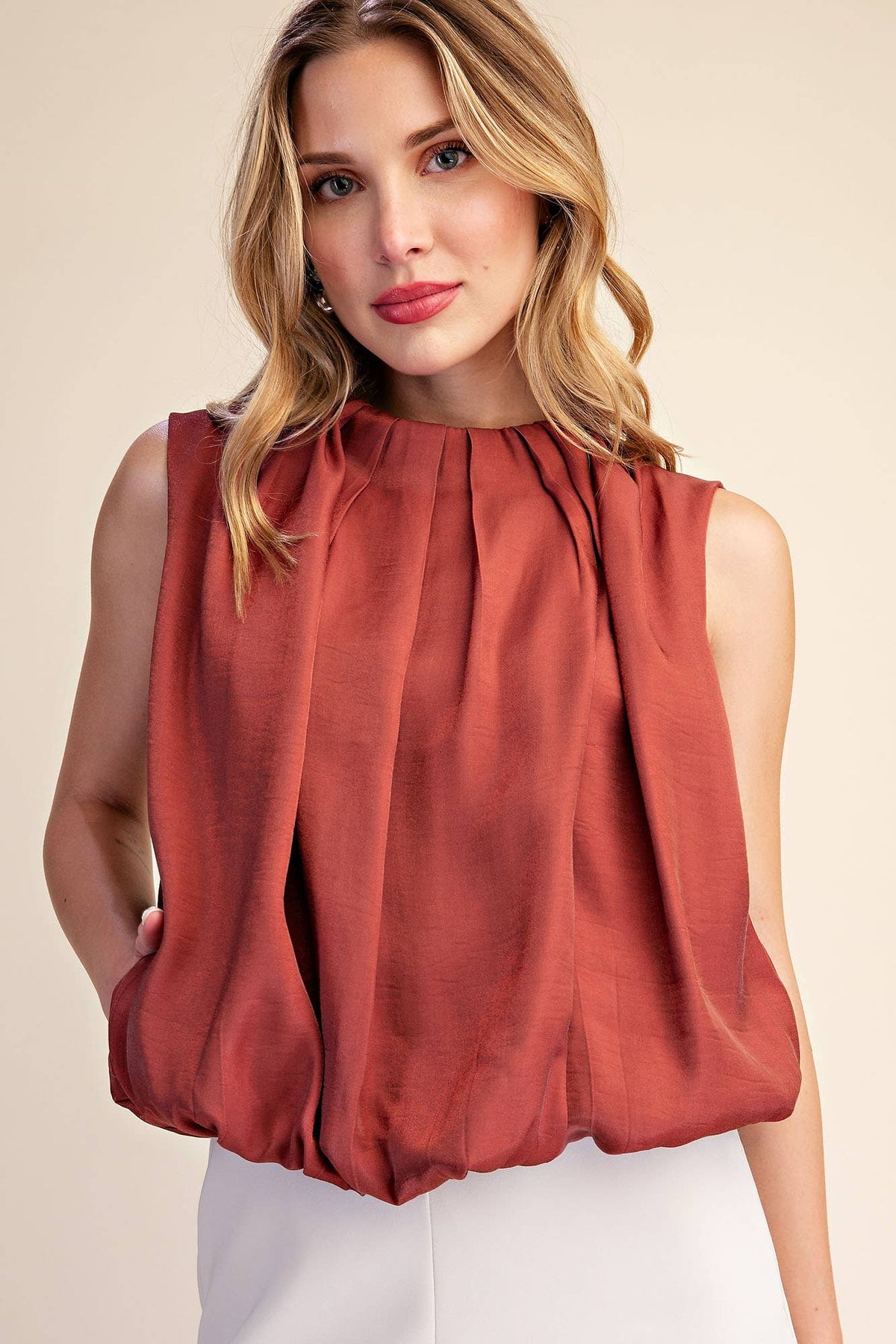 Sleeveless Pleated Balloon Top With Pockets