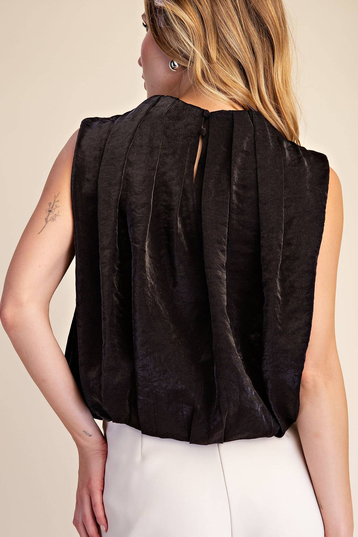 Sleeveless Pleated Balloon Top With Pockets