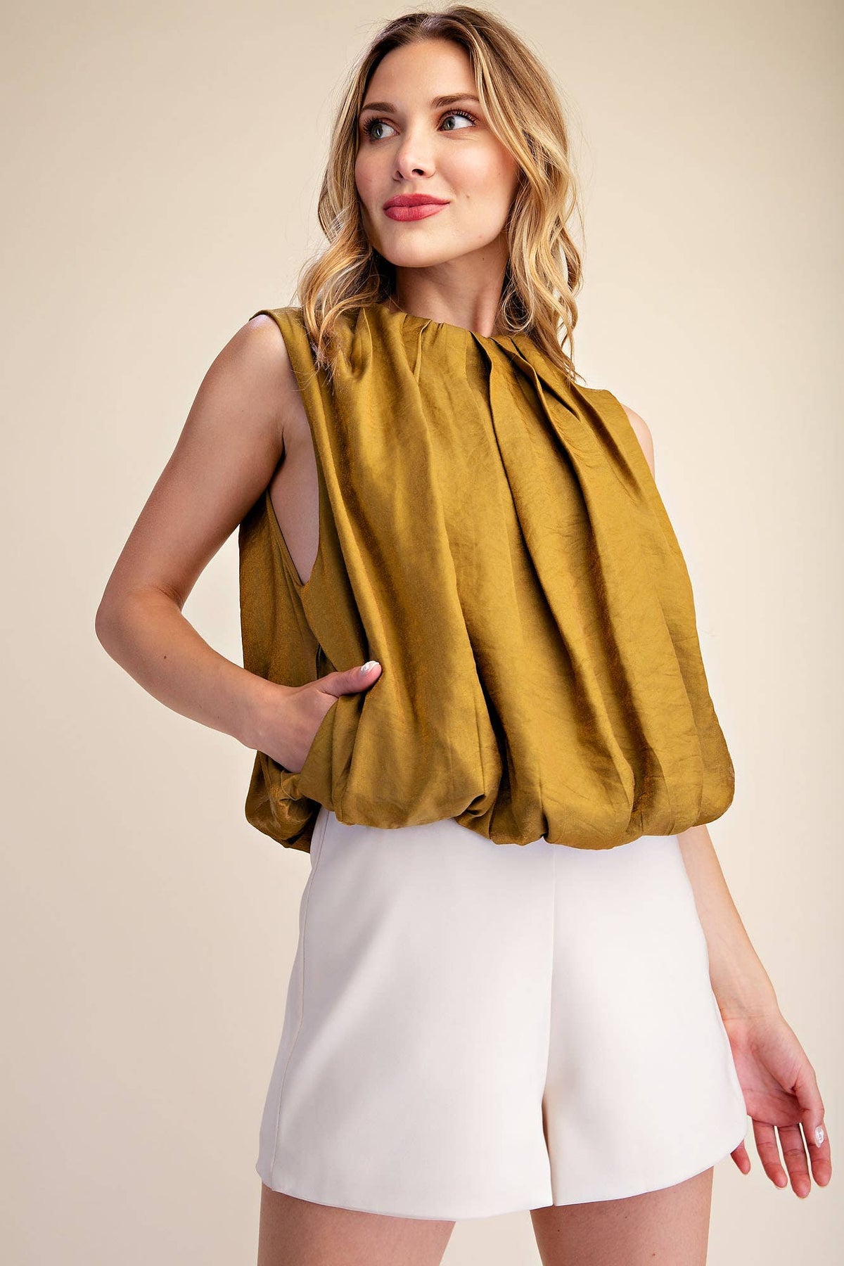 Sleeveless Pleated Balloon Top With Pockets