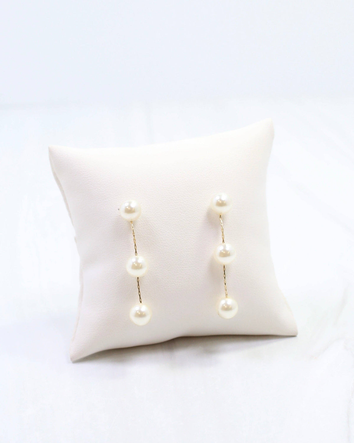 Benedict Three Pearl Drop Earring Cream