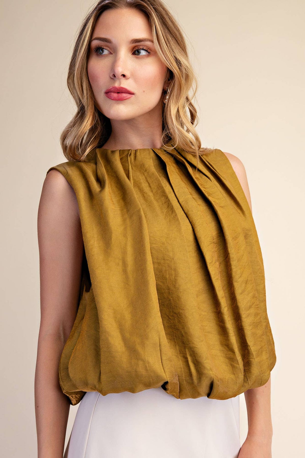 Sleeveless Pleated Balloon Top With Pockets