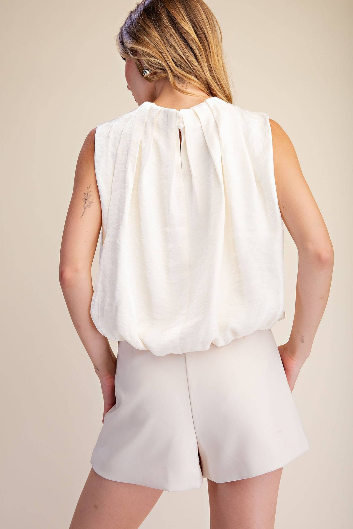 Sleeveless Pleated Balloon Top With Pockets
