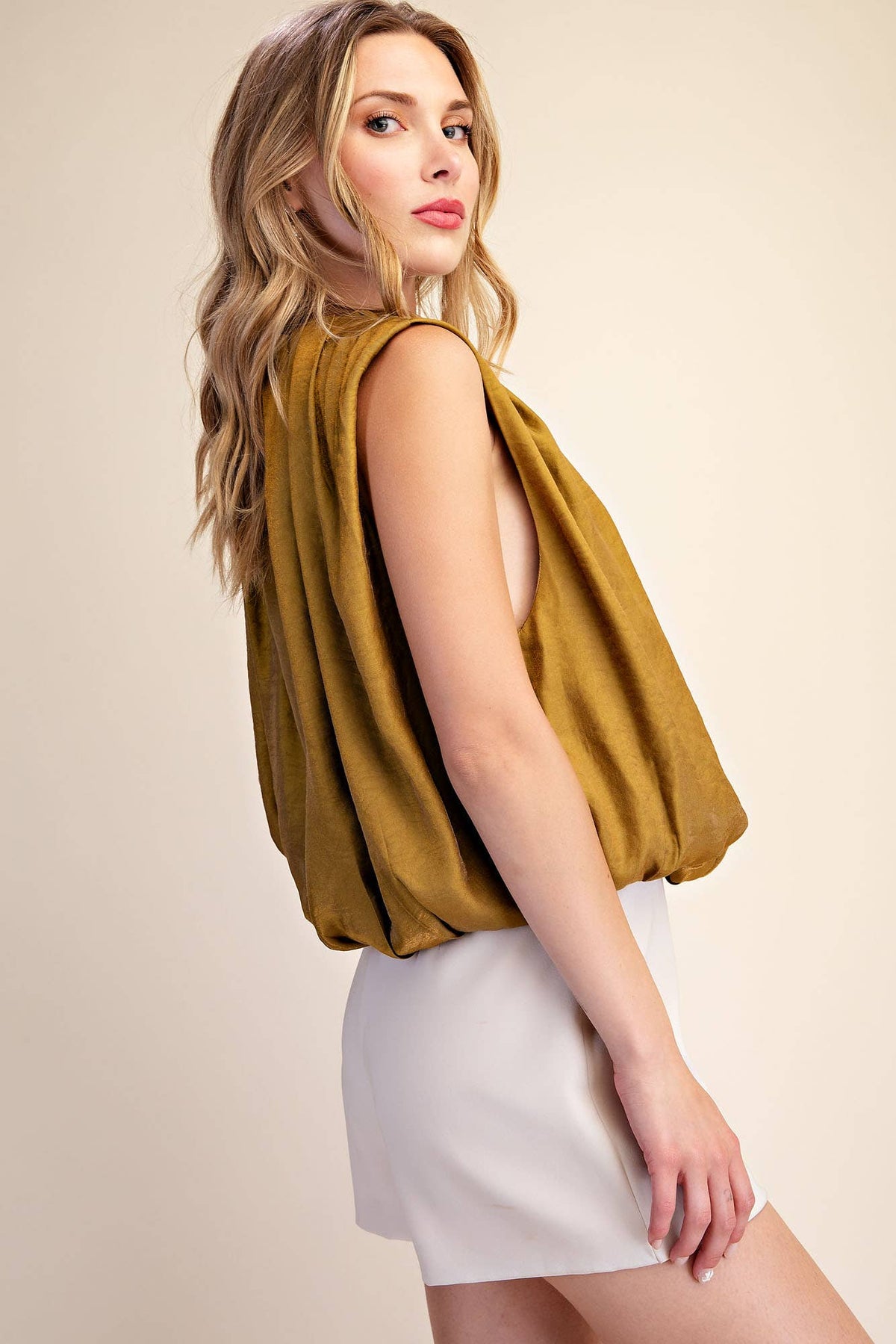 Sleeveless Pleated Balloon Top With Pockets