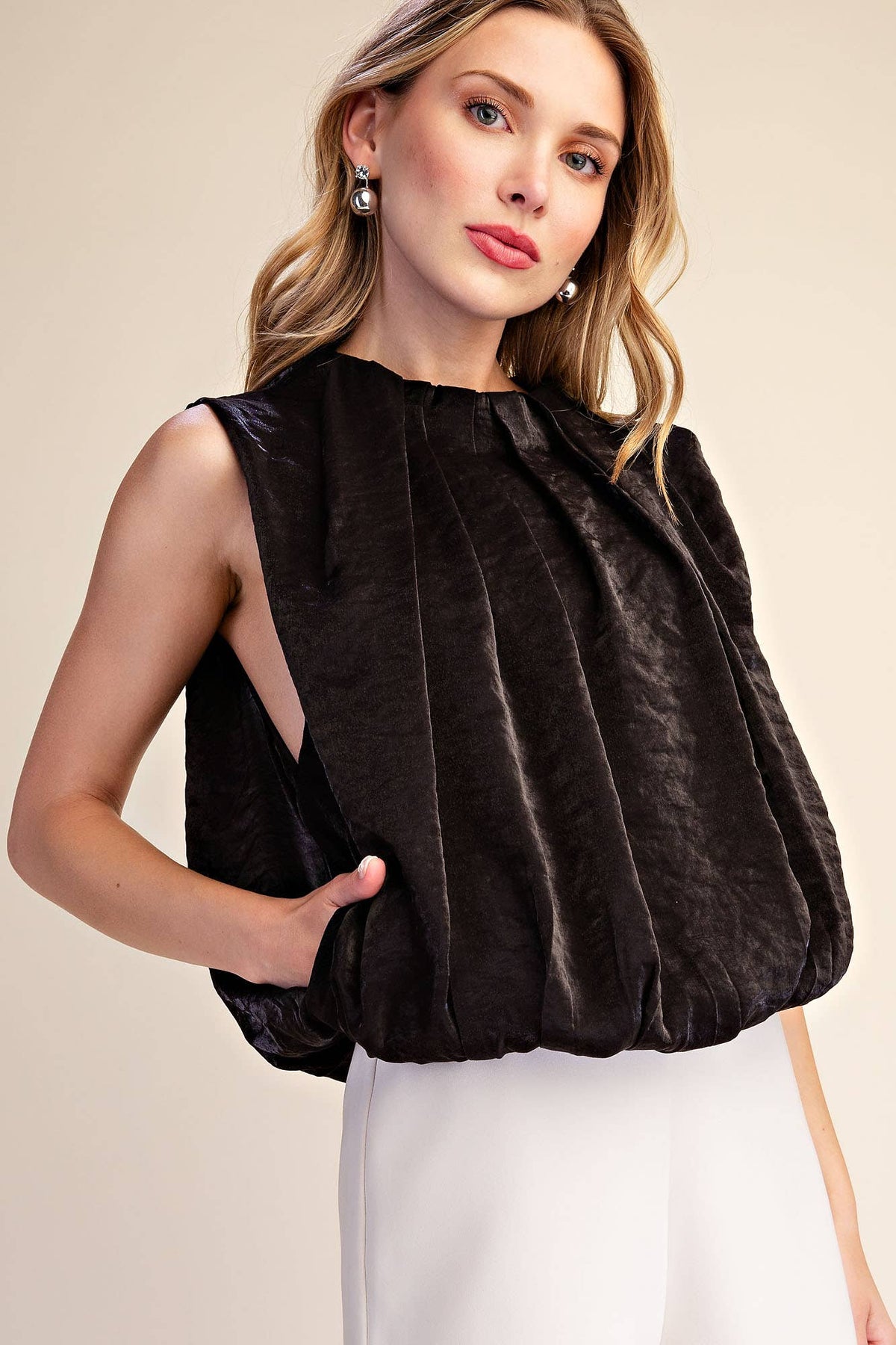 Sleeveless Pleated Balloon Top With Pockets