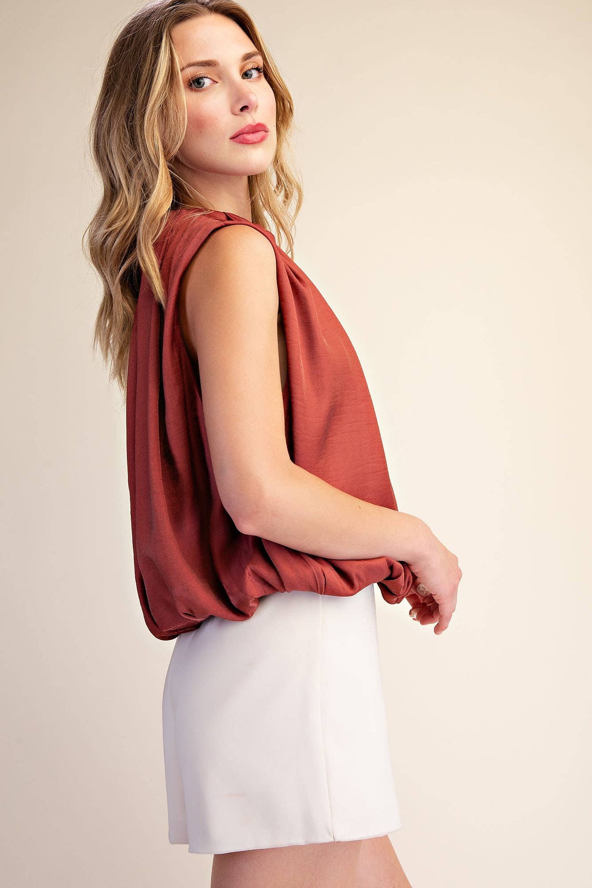 Sleeveless Pleated Balloon Top With Pockets