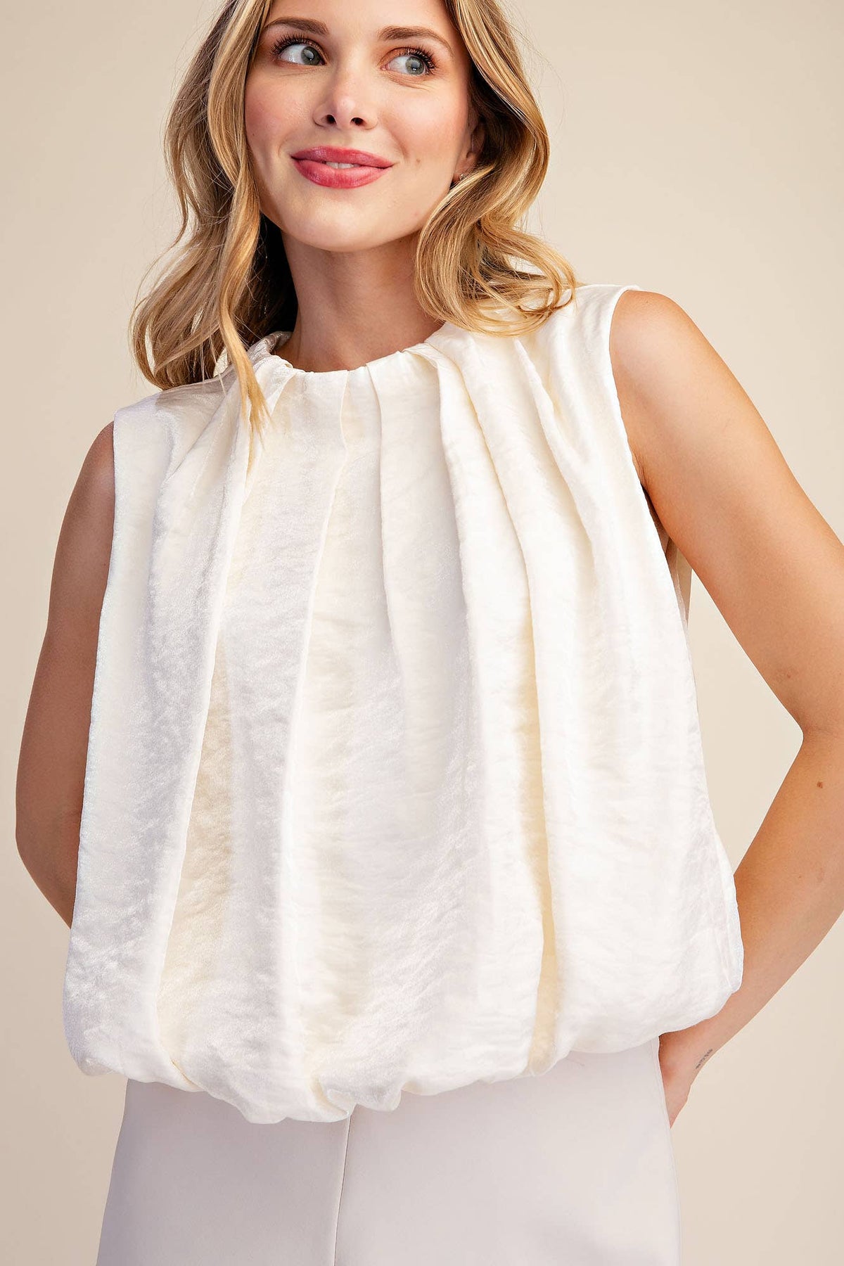 Sleeveless Pleated Balloon Top With Pockets