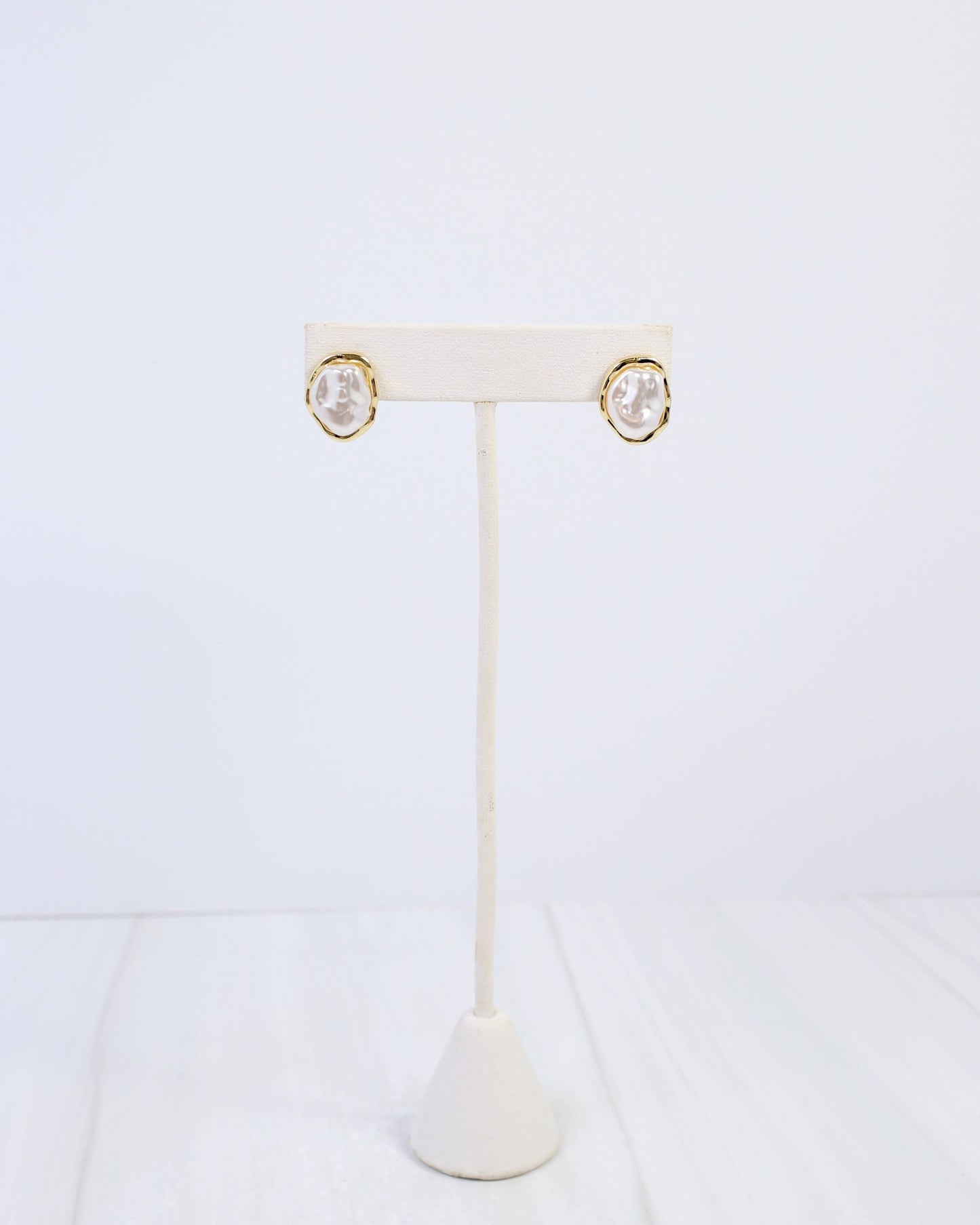 East Aurora Pearl Stud Earring Cream